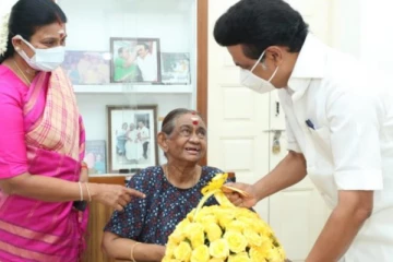 பத்து மாதம் சுமந்து, சீராட்டி வளர்த்த தியாகத் திருவுரு : அன்னையர் தினத்திற்கு முதல்வர் ஸ்டாலின் வாழ்த்து!