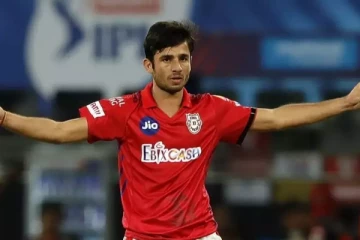 நிறைவேறிய நீண்ட நாள் கனவு - இந்திய வீரர் வீட்டு முன்பு ஆடிப்பாடி கொண்டாடிய ரசிகர்கள்