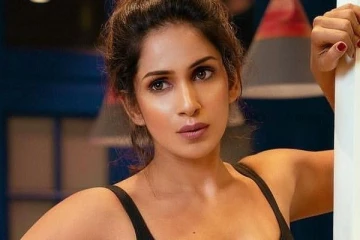 ஆடை அணியும் வீடியோ வெளியிட்ட பிக் பாஸ் சம்யுக்தா.. இன்ஸ்டாகிராம் வீடியோ