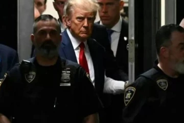 அமெரிக்காவின் முன்னாள் ஜனாதிபதி டொனால்ட் டிரம்ப் அதிரடி கைது!