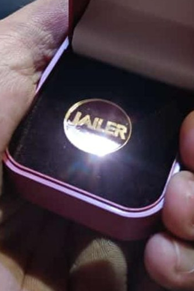 ஜெயிலர் படக்குழு 300 பேருக்கு சன் பிக்சர்ஸ் கொடுத்த காஸ்ட்லி கிப்ட்! போட்டோவுடன் இதோ | Sun Pictures Gift Gold Coin To Jailer Team