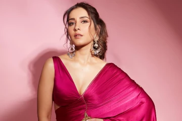 சேலையிலும் கவர்ச்சி காட்டும் ராசி கண்ணா