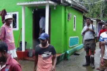 ஹட்டன்   தொடர் குடியிருப்பில் திடீர் தீ விபத்து!  வீடுகள் எரிந்து நாசம்