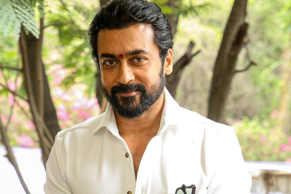 இந்த புகைப்படத்தில் எம்.ஜி.ஆர் தூக்கி வைத்திருக்கும் சிறுவன் யார் தெரியுமா? தமிழ் சினிமாவின் முன்னணி ஹீரோ | Top Actor Childhood Photo With Mgr