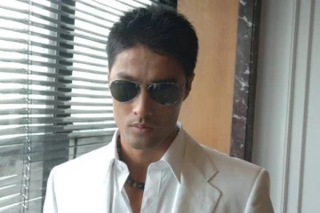 7ம் அறிவு படத்தின் வில்லன் டாங்லியை நியாபகம் இருக்கா? முகம் எல்லாம் ஒட்டிப்போய் அடையாளமே தெரியலையே...