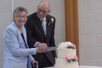 கனடாவில் காதலுக்கு வயதில்லை என்பதனை நிரூபித்த திருமணம்!