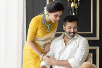 நடிகைகளுக்கே டஃப் கொடுக்கும் போட்டோஸ்!! சேலையில் ஜெயம் ரவி மனைவி ஆர்த்தி