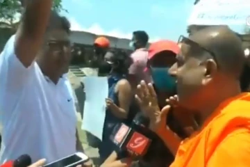 "..මෙන්න වැන්ද හාමුදුරුවනේ ආපහු යන්න.." විරෝධතාවට වැඩි සීලරතන හිමියන්ට දැඩි විරෝධයක් - එම අවස්ථාවේ දර්ශන සහිතයි..(VIDEO)