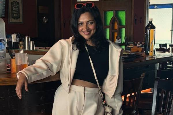 கணவருடன் ஓவர் ரொமான்ஸ்!! கட்டியணைத்தபடி அமலா பால் வெளியிட்ட வீடியோ.. | Actress Amalapa Paul Romance With Her Husband Post