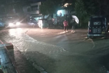 கடும் மழை! இறக்குவானை நகரை அண்மித்த பகுதிகள் நீரில் மூழ்கின