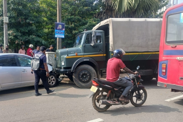 யாழில் இராணுவ வாகனமும் , காரும் நேருக்கு நேர் மோதி கோர விபத்து | Horrific Accident Occurred In Jaffna Army Vehicle