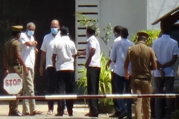 அநுராதபுரம் சிறைக்குள் நுழைந்த  சாணக்கியன் - சுமந்திரன்