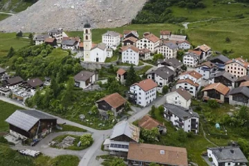 ஞாயிற்றுக்கிழமைக்குள் வீடுகளை காலிசெய்ய உத்தரவு: பரபரப்பில் சுவிஸ் கிராமம் ஒன்று