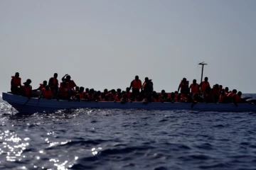 இத்தாலியில் அகதிகள் படகு விபத்தில் 26 பேர் பலி; உயிரிழப்பு அதிகரிக்கலாம் என அச்சம்