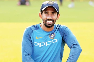 ‘விருத்திமான் சகா, ரகானேவை டீமிலிருந்து தூக்கிவிடுங்கள்..’ - டுவிட்டரில் தெறிக்க விடும் நெட்டிசன்கள்