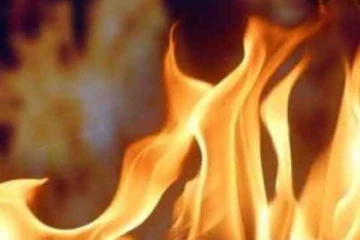 බීමත් පිරිසක් පාසලක පන්ති කාමරයකට ගිනි තියලා..