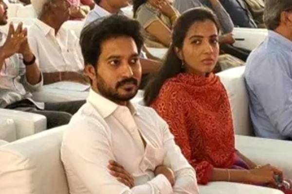 இரண்டாவது மனைவி 6 மாத கர்ப்பம்: முதல் மனைவி உடன் ஜோடியாக வந்த மாதம்பட்டி ரங்கராஜ்! | Madhampatty Rangaraj Came An Event With First Wife