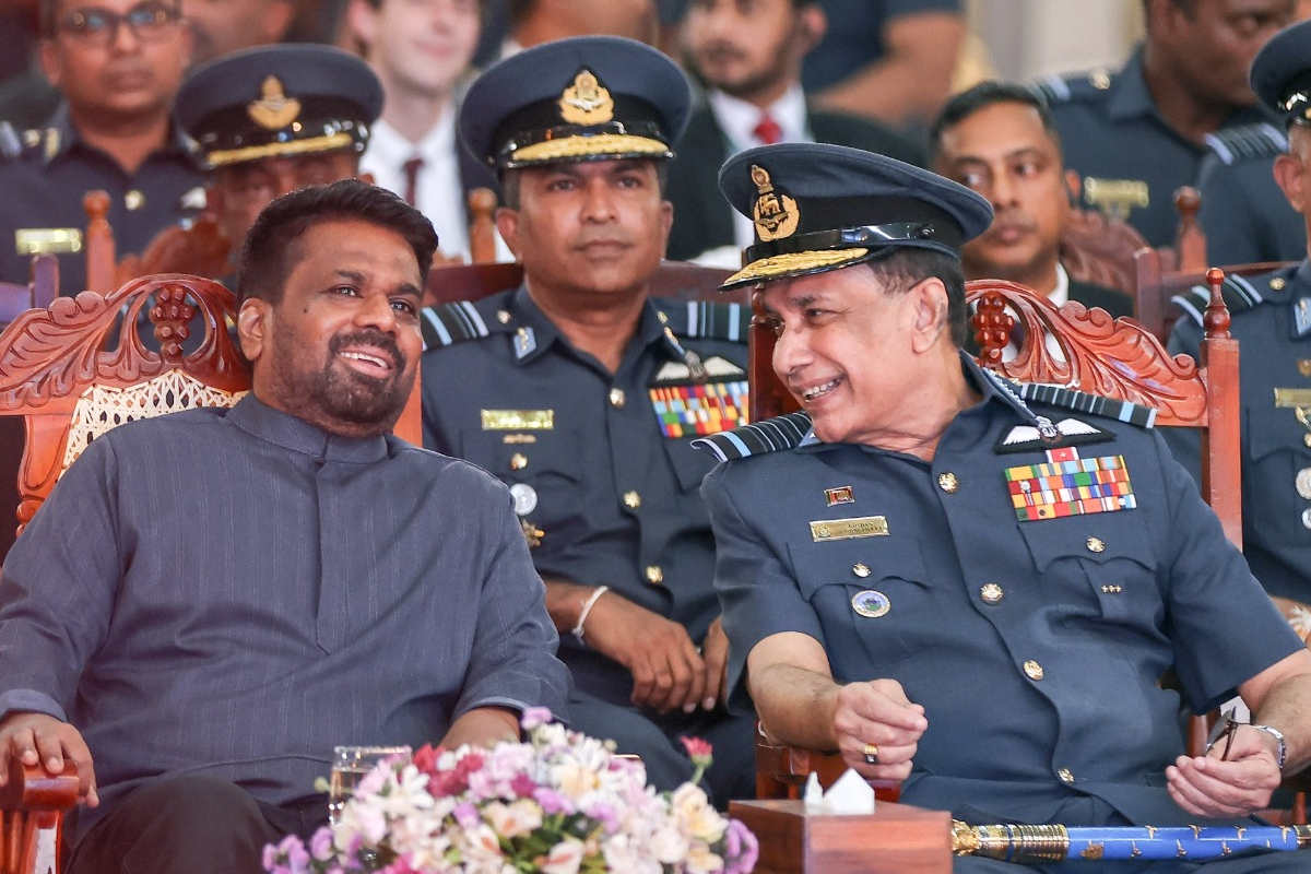 அமெரிக்காவின் 10 உலங்குவானூர்திகள் உத்தியோகபூர்வமாகப் பொறுப்பேற்பு - இருதரப்பு உடன்படிக்கை ஒன்று கைச்சாத்து | 10 Helicopters Donated Us Handed Over Sri Lanka அமெரிக்காவின் 10 உலங்குவானூர்திகள் உத்தியோகபூர்வமாகப் பொறுப்பேற்பு - இருதரப்பு உடன்படிக்கை ஒன்று கைச்சாத்து | 10 Helicopters Donated Us Handed Over Sri Lanka