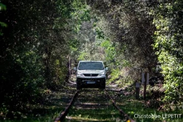 ரயில் பாதையில் ஓடும் கார்கள்: பிரான்சின் வித்தியாசமான திட்டம்