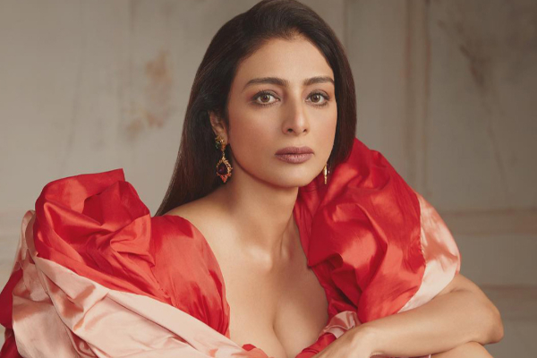 பெற்றோர்களின் விவாகரத்து, தந்தையை பார்த்ததே இல்லை.. நடிகை தபு வாழ்க்கையில் நடந்த ஷாக்கிங் சம்பவம் | Actress Tabu Talk About Her Parents Divorce