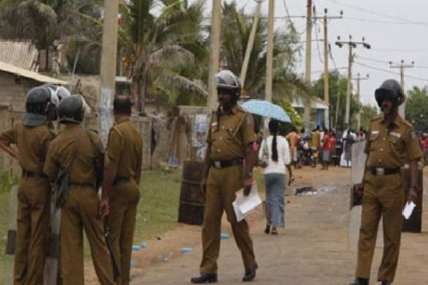யாழில் தொடரும் வழிப்பறி:பணப் பையை இழந்த உப தபால் அதிபர் | The Robbery Continues In Jaffna
