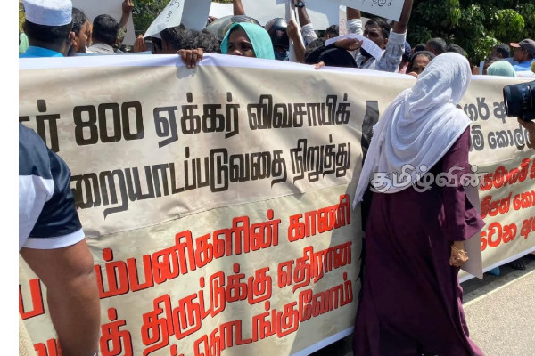 அபகரித்த விவசாய காணியை மீள பெற நீதி கேட்க சென்ற மக்களை தாக்கிய பொலிஸார் | Police Attack People Justice Agricultural Land