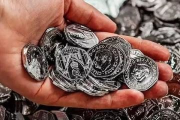 மன்னரின் உருவம் பொறிக்கப்பட்ட 50 பென்ஸ் சிறப்பு நாணயம்