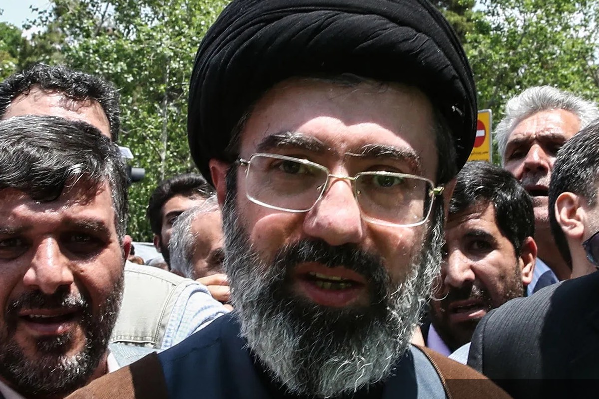 அயதுல்லா அலி காமெனி சகாப்தத்தின் முடிவு: வாரிசு அரசியல் மற்றும் குடும்ப பின்னணி | Ali Khamenei Family And Who Is Next Supreme Leader