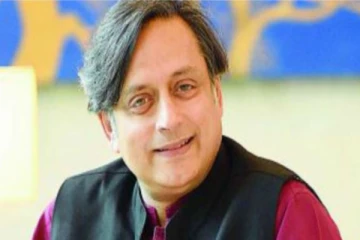 கேரள அரசு ICU-வில் இருக்கு .. சசிதரூர் விமர்சனம்