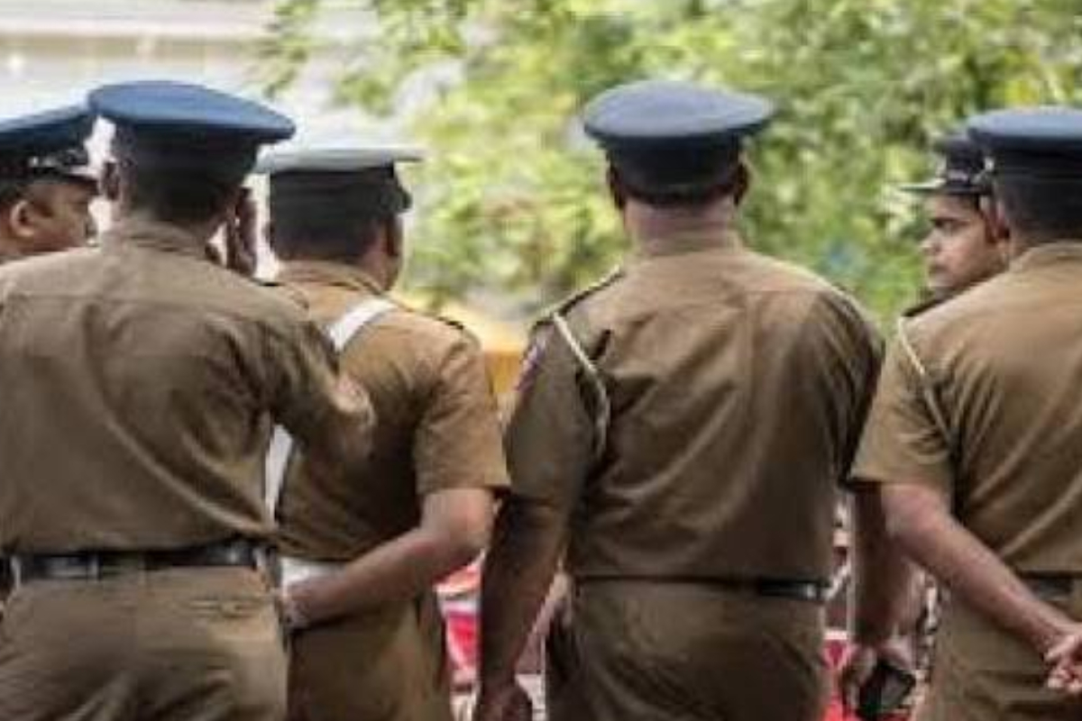வாகன கொள்வனவுக்கு வந்த நபர்களால் நூதன முறையில் வாகனம் திருட்டு | Vehicle Stolen Individuals Who Come Purchase It வாகன கொள்வனவுக்கு வந்த நபர்களால் நூதன முறையில் வாகனம் திருட்டு | Vehicle Stolen Individuals Who Come Purchase It