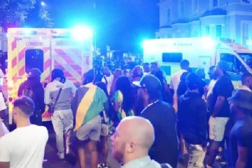 ரத்தக் களரியான நாட்டிங் ஹில் கார்னிவல்... உயிருக்கு ஆபத்தான நிலையில் போராடும் ஒருவர்