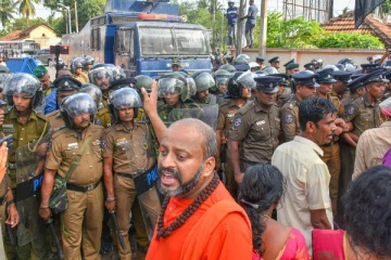யாழில் வேலன் சுவாமிகளிடம் கோபத்துடன் முரண்பட்ட பொலிஸார் (Video)