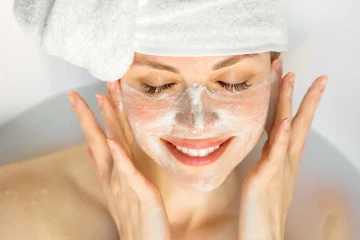 முகத்தை பளபளவென ஜொலிக்க வைக்கனுமா? வெறும் 2 ஸ்பூன் பால் போதுமாம்