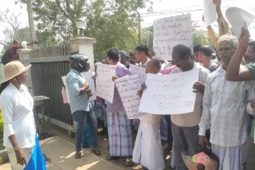 கிளிநொச்சியில் போராட்டத்தில் குதித்த விவசாயிகள்!