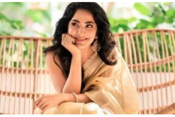 புடவையின் அழகில் மயக்கும் தொகுப்பாளினி ரம்யாவின் லேட்டஸ்ட் புகைப்படங்கள்