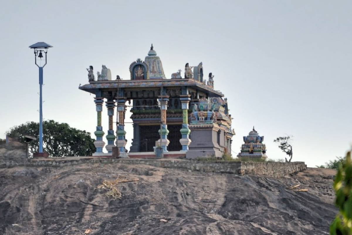 தாந்தாமலை முருகன் ஆலய வரலாற்றை சீர்குலைக்கும் சில தமிழ் அரசியல்வாதிகள் - கொக்கட்டிச்சோலை தவிசாளர் கடும் சீற்றம் | Tamil Politicians Distort History Thanthamalai தாந்தாமலை முருகன் ஆலய வரலாற்றை சீர்குலைக்கும் சில தமிழ் அரசியல்வாதிகள் - கொக்கட்டிச்சோலை தவிசாளர் கடும் சீற்றம் | Tamil Politicians Distort History Thanthamalai