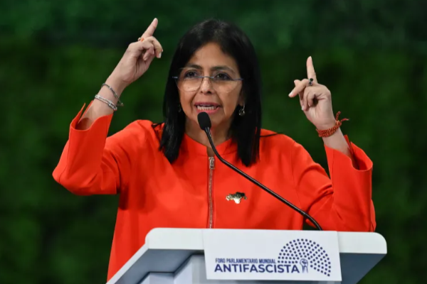 ட்ரம்பின் அச்சுறுத்தலுக்கு மத்தியில் வெனிசுலாவில் அதிரடி நடவடிக்கை | Delcy Rodriguez Sworn Interim President Venezuela