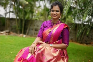 அடையாளம் தெரியாமல் மாறி திருமண கோலத்தில் இருக்கும் ரம்யா பாண்டியன் ! ரசிகர்கள் ஷாக்