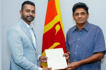 අත්අඩංගුවට පත් චරිත් අබේසිංහට සජබයෙන් විනය පරීක්ෂණයක්