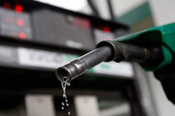 இலங்கையில் பெற்றோல் மற்றும் டீசல் தொடர்பில் பரபரப்பு குற்றச்சாட்டு