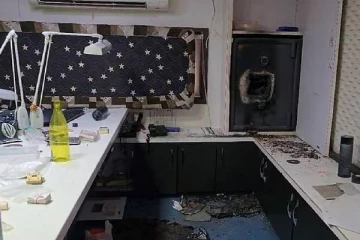 விடுமுறையை பயன்படுத்தி ரூ.32 கோடி மதிப்புள்ள வைரங்கள் திருட்டு