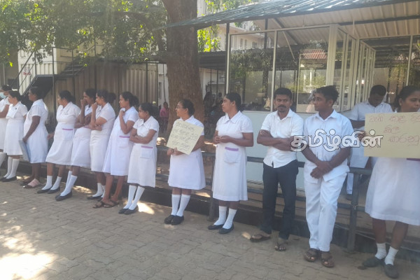 கந்தளாய் தள வைத்தியசாலை ஊழியர்களின் கவனயீர்ப்பு ஆர்ப்பாட்டம்(Photos) | Vigilance Demonstration Kandalai Hospital Staff