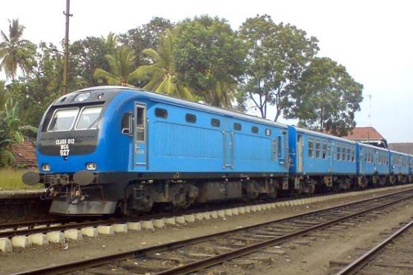 பண்டிகைக் காலத்தை முன்னிட்டு விசேட தொடருந்து சேவை | Special Train Service For The Festive Season