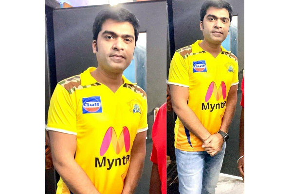 CSK ஜெர்சியில் நடிகர் சிம்பு, இணையத்தில் செம வைரலான புகைப்படம்.. | Csk Jersry Simbu Pic