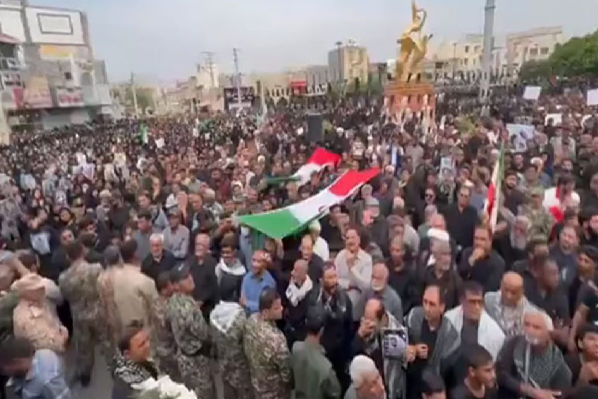 ஈரானில் தாக்குதலில் பலியான 150க்கும் மேற்பட்ட மாணவிகள் ; பல்லாயிரக்கணக்கானோருடன் இறுதி ஊர்வலம் | 150 Schoolgirls Killed In Attack In Iran ஈரானில் தாக்குதலில் பலியான 150க்கும் மேற்பட்ட மாணவிகள் ; பல்லாயிரக்கணக்கானோருடன் இறுதி ஊர்வலம் | 150 Schoolgirls Killed In Attack In Iran