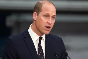 விண்வெளியில்  கவனம் செலுத்துவதைவிட  பூமியை காப்பாற்றுங்கள்!