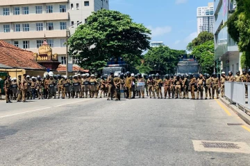 கொழும்பில் பெரும் ஆர்ப்பாட்டம்! பொலிஸார் குவிப்பு (Video)