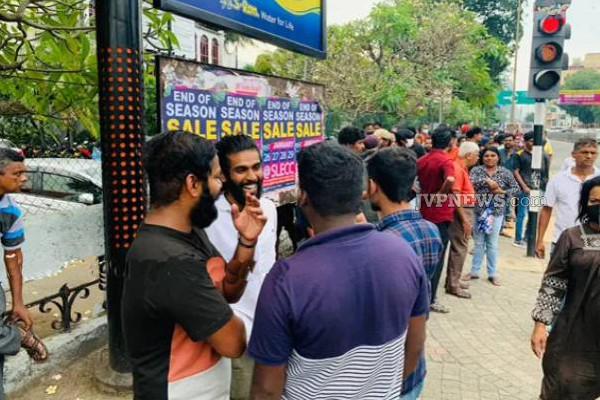 கொழும்பில் திடீரென குவிந்த பொலிஸார் - இராணுவத்தினர்! | Colombo Protesters Police And Army Deployed