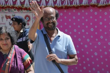 அம்பானி வீட்டு திருமணத்தில் ரஜினி செய்த செயல்.. வறுத்தெடுக்கும் நெட்டிசன்கள்! சர்ச்சையாகும் வீடியோ