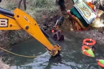 வேனுடன் கிணற்றில் மூழ்கி 5 பேர் பலி - 45 சவரன் தங்க நகைகள் மீட்பு